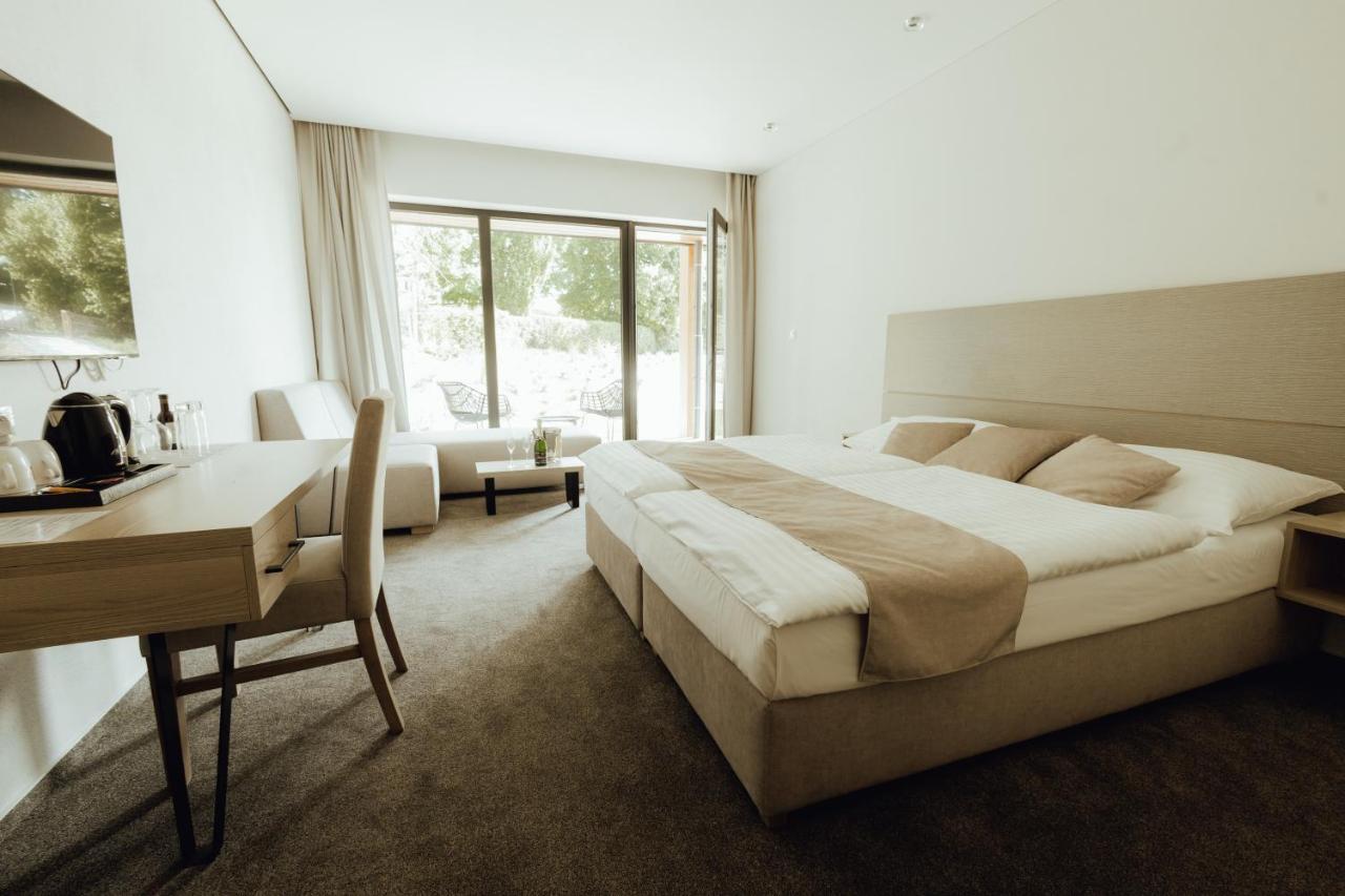 Hotel Resort Lovecka Basta ストラコニツェ エクステリア 写真