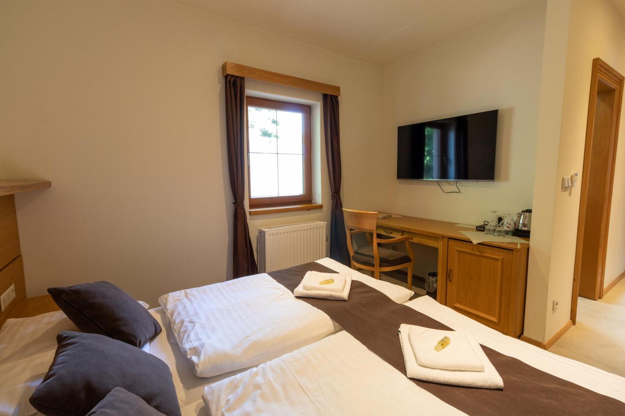 Hotel Resort Lovecka Basta ストラコニツェ エクステリア 写真