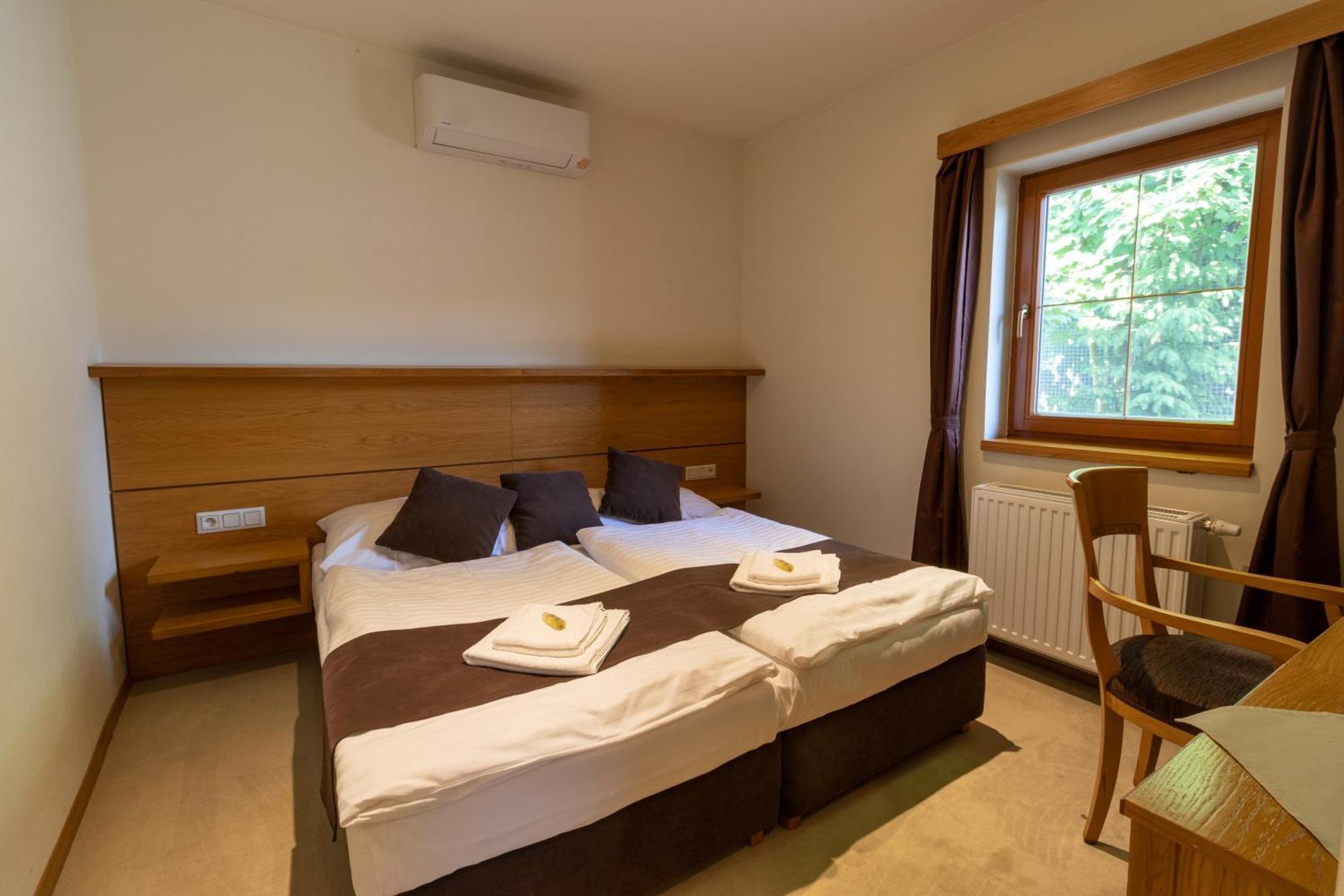 Hotel Resort Lovecka Basta ストラコニツェ エクステリア 写真