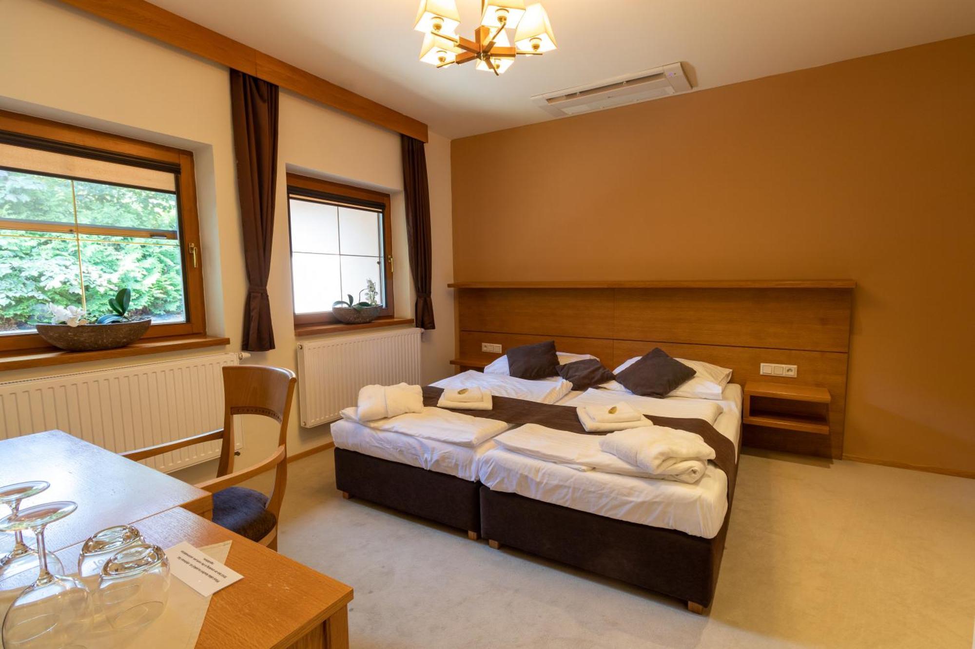 Hotel Resort Lovecka Basta ストラコニツェ エクステリア 写真